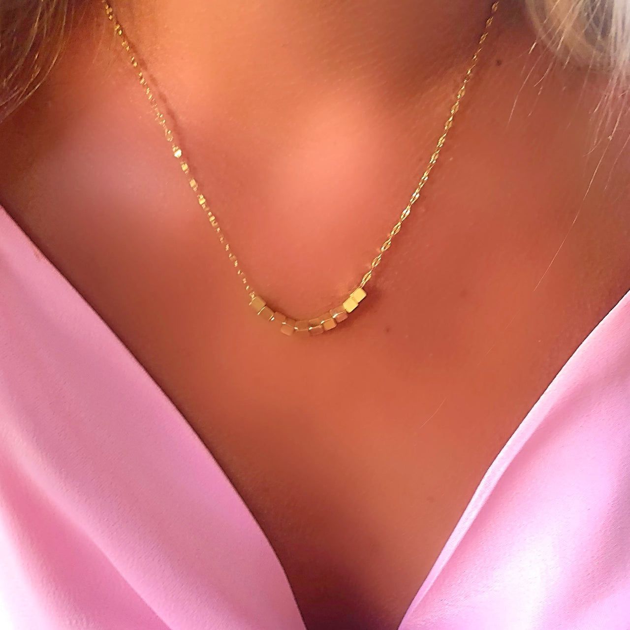 Aurora Cube Charm Necklace – Minimal Gold Elegance