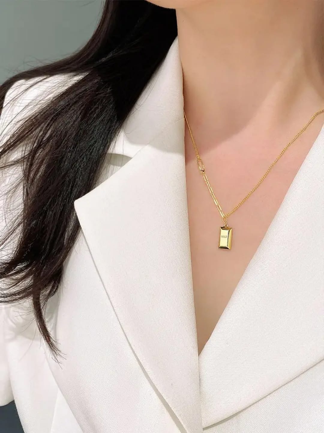 Golden Bar Luxe Pendant Necklace