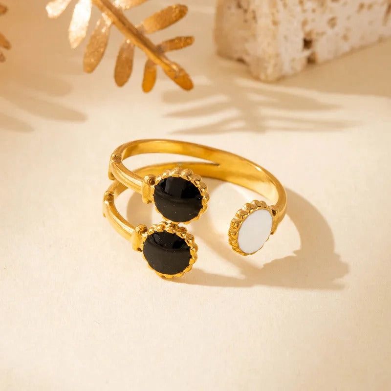 Trio Luxe Adjustable Gold Ring – Onyx & Pearl Charm