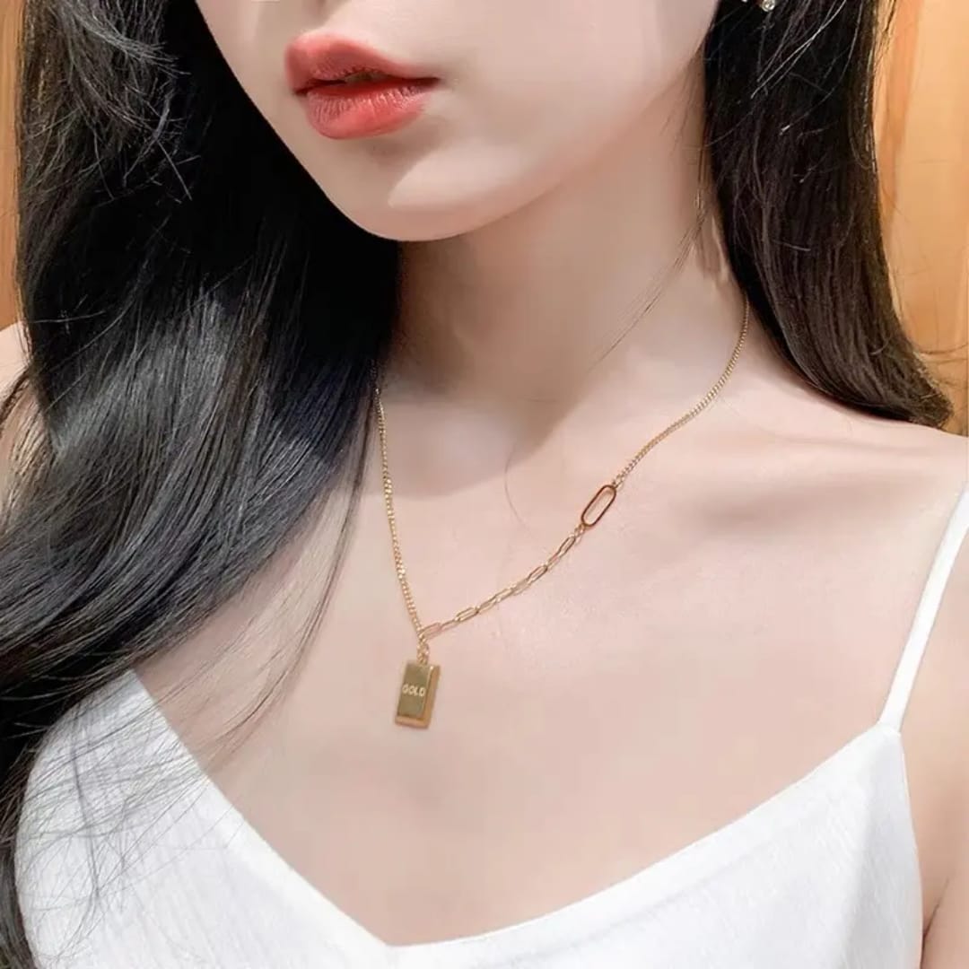 Golden Bar Luxe Pendant Necklace