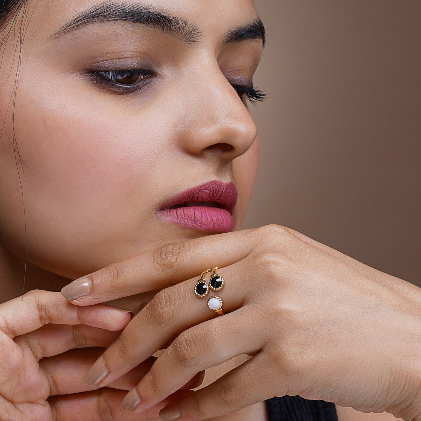 Trio Luxe Adjustable Gold Ring – Onyx & Pearl Charm